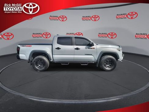 Used 2019 Toyota Tacoma TRD Off-Road AWD/4WD image 9