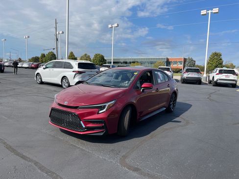 Used 2025 Toyota Corolla XSE image 3