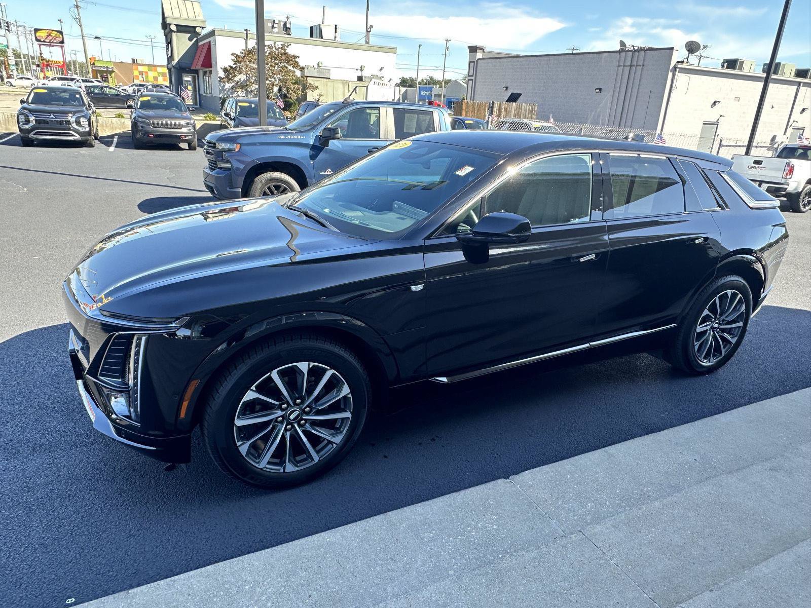 Used 2024 Cadillac Lyriq Sport AWD/4WD image 8