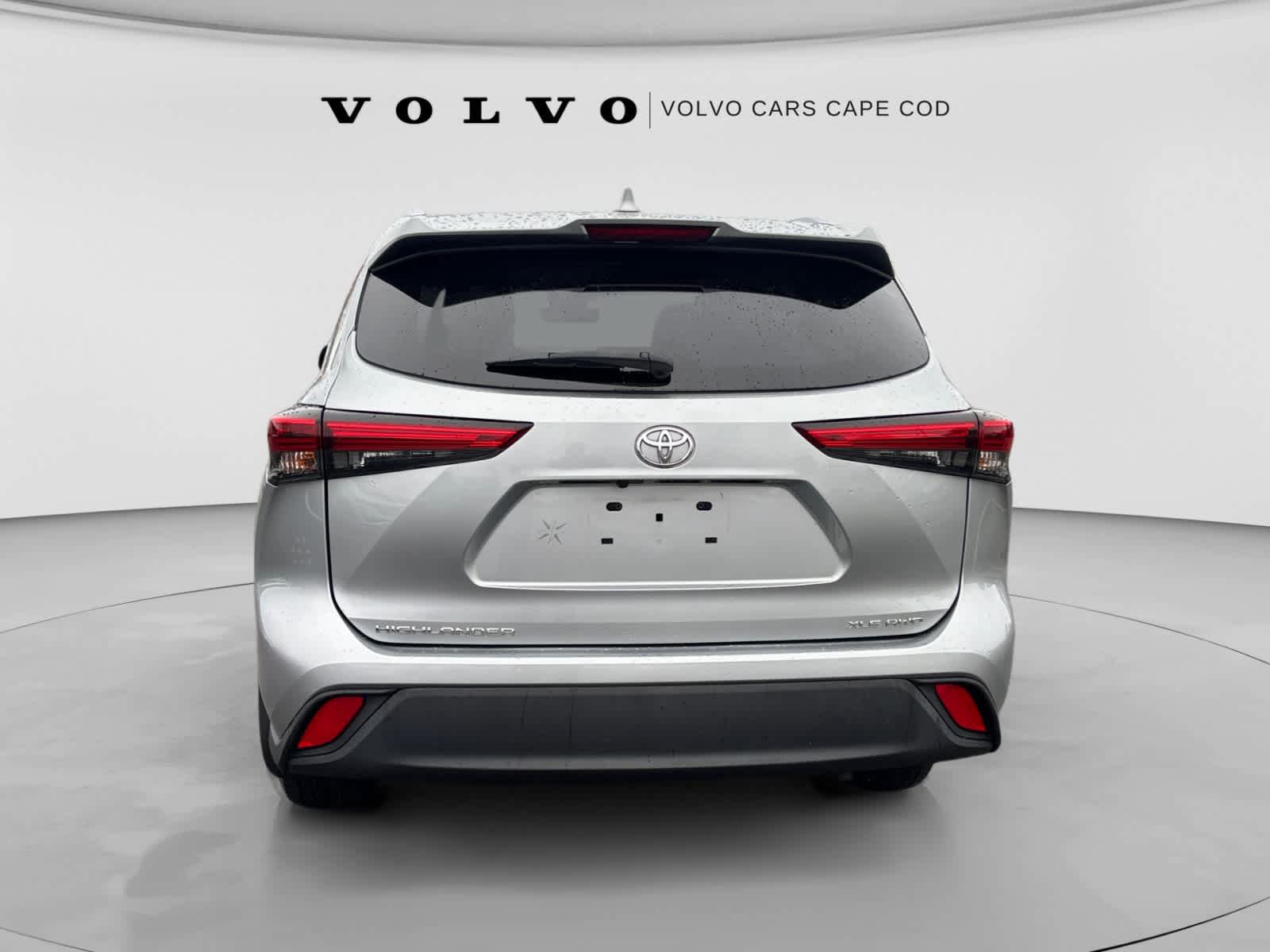 Used 2021 Toyota Highlander XLE AWD/4WD image 6
