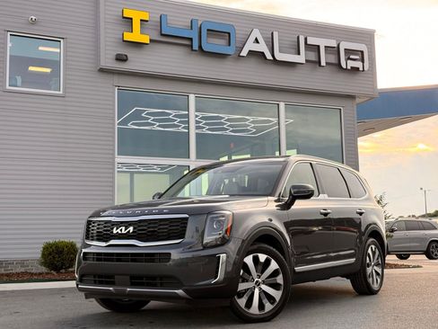 Used 2022 Kia Telluride S AWD/4WD image 1