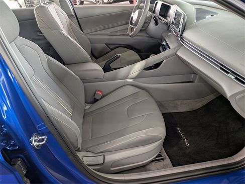 Used 2025 Hyundai Elantra Sport image 33