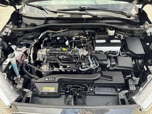 Used 2024 Toyota Corolla Cross XLE w/ Convenience Package FWD image 26