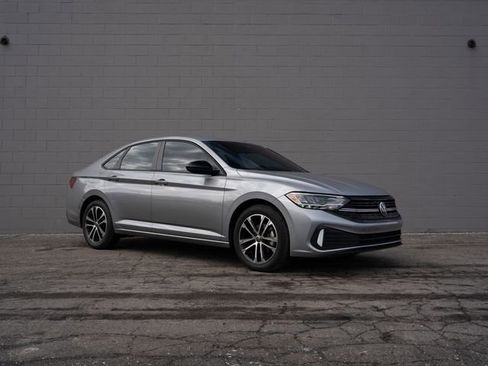 Used 2022 Volkswagen Jetta Sport image 9