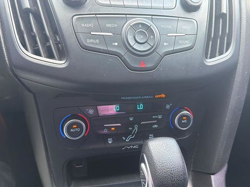 Used 2018 Ford Focus SE FWD image 11