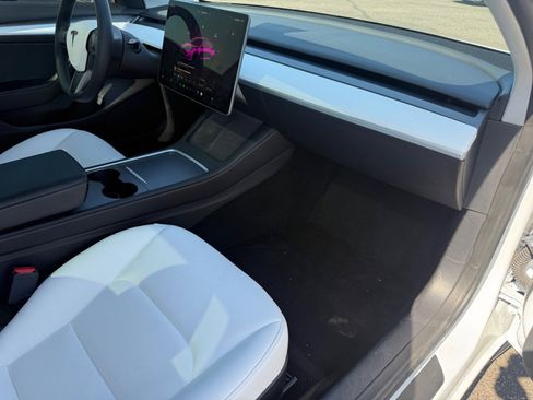 Used 2022 Tesla Model 3 Performance image 21
