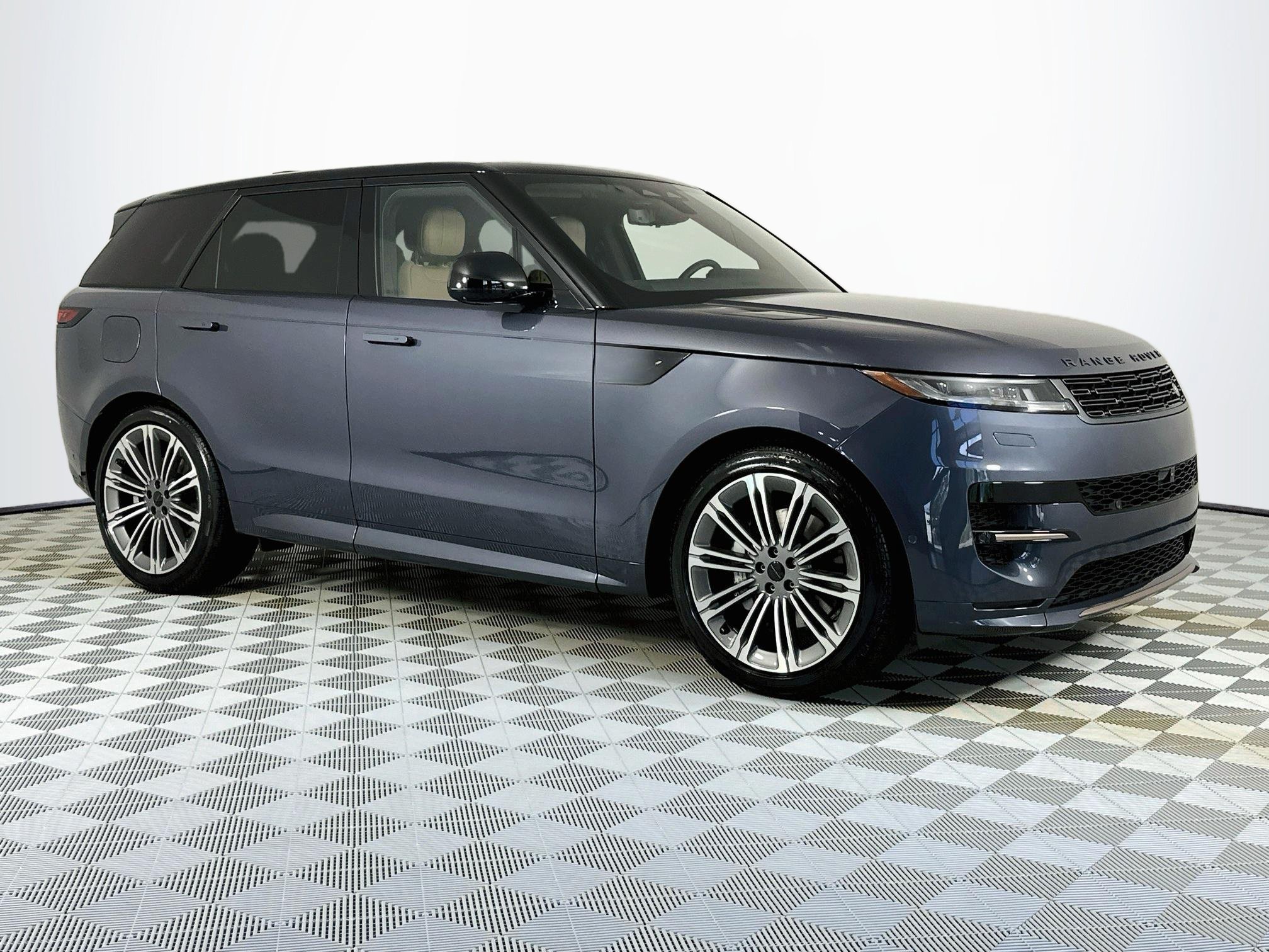 New 2027 Land Rover Range Rover Sport Dynamic SE AWD/4WD image 3
