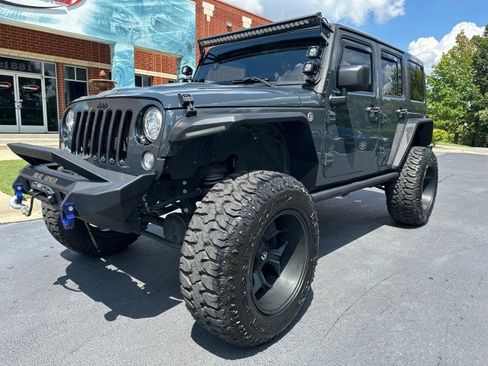 Used 2018 Jeep Wrangler Unlimited Sahara AWD/4WD image 22