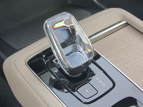 Certified 2026 Volvo XC90 T8 Ultra AWD/4WD image 30