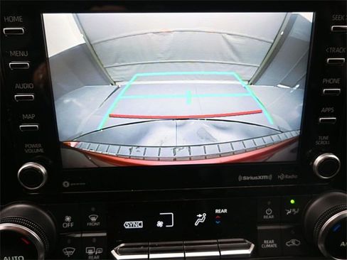 Used 2022 Toyota Highlander XLE image 7