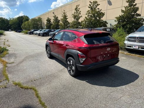 Used 2024 Hyundai Kona SEL AWD/4WD image 3