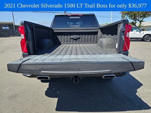 Used 2021 Chevrolet Silverado 1500 LT Trail Boss w/ Convenience Package II AWD/4WD image 16