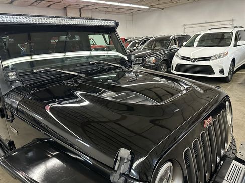 Used 2016 Jeep Wrangler Unlimited Sahara image 29