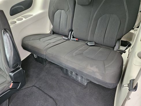 Used 2022 Chrysler Voyager LX FWD image 31
