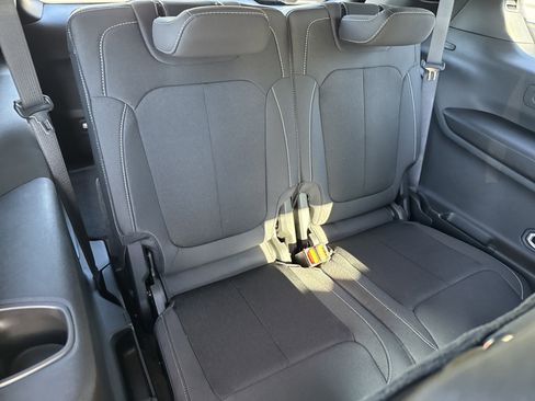 New 2025 Jeep Grand Cherokee L Laredo w/ Luxury Tech Group I image 22