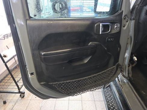 Used 2021 Jeep Gladiator Willys image 20