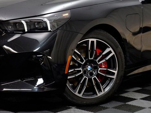 New 2026 BMW 550e xDrive w/ Premium Package image 3