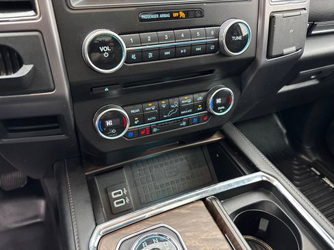 Used 2018 Ford Expedition Max Platinum image 22