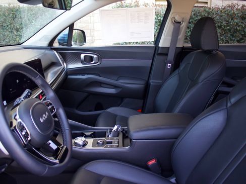 Used 2025 Kia Sorento EX AWD/4WD image 13