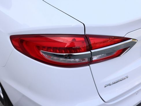 Used 2019 Ford Fusion SE image 7