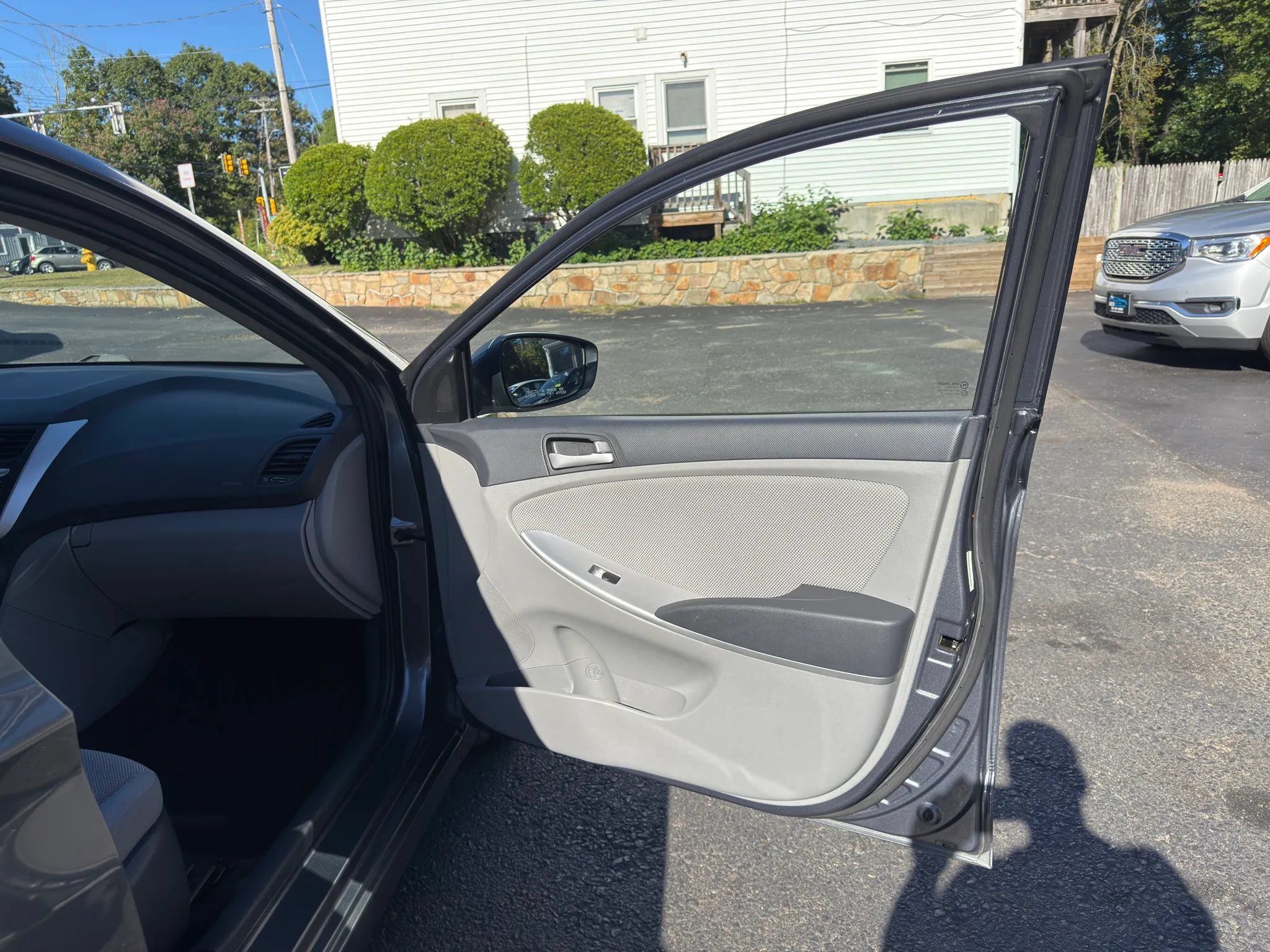 Used 2012 Hyundai Accent GLS FWD image 12