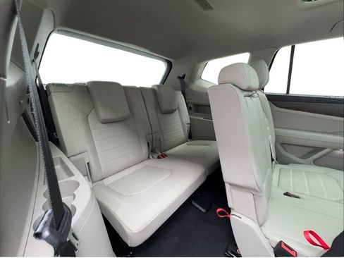 Used 2024 Volkswagen Atlas SEL AWD/4WD image 30