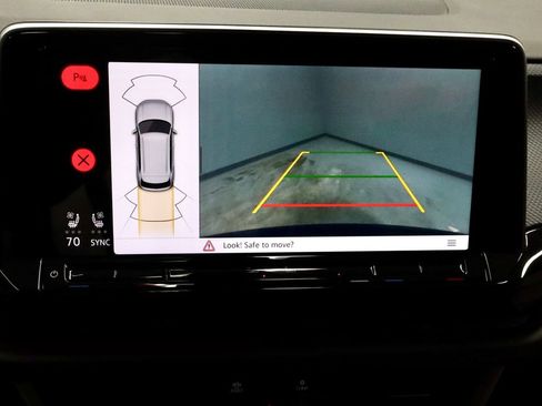 Used 2025 Volkswagen Atlas Cross Sport SEL R-Line image 2