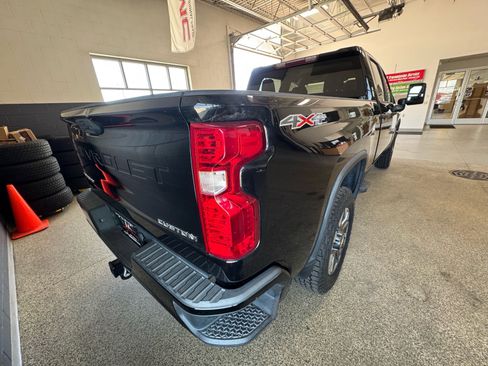 Used 2022 Chevrolet Silverado 2500 Custom w/ Custom Value Package AWD/4WD image 5