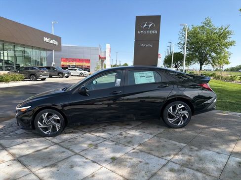 New 2025 Hyundai Elantra SEL FWD image 2