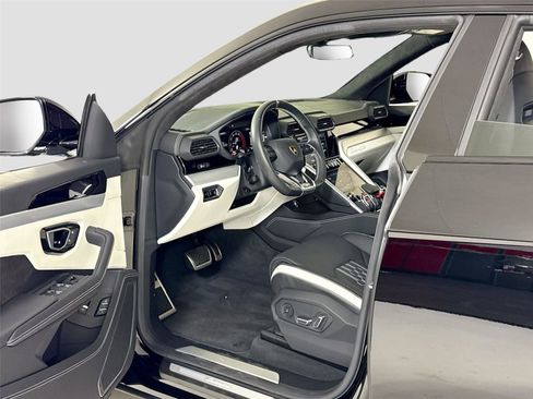 Used 2023 Lamborghini Urus S image 12