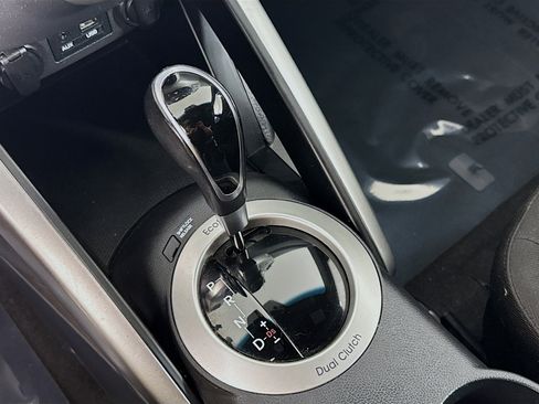 Used 2017 Hyundai Veloster Value Edition image 20