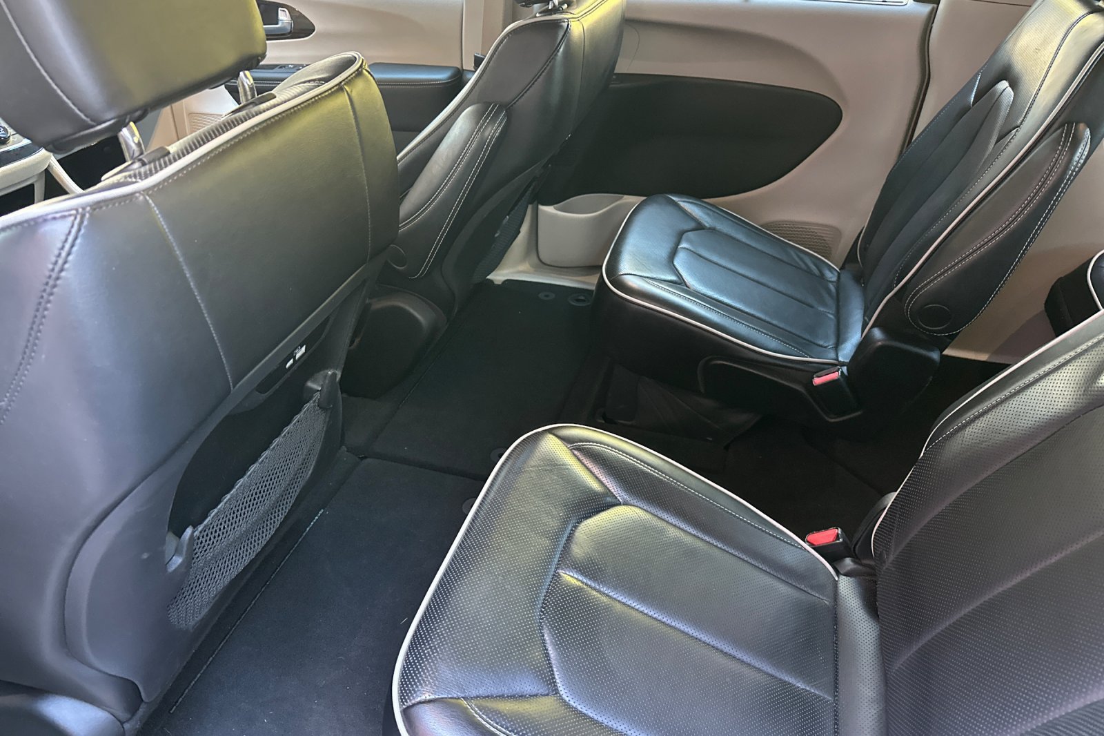 Used 2023 Chrysler Pacifica Limited FWD image 16