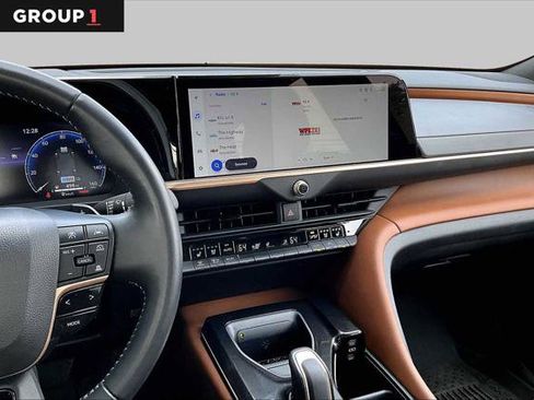 Certified 2025 Toyota Crown Signia AWD/4WD image 7