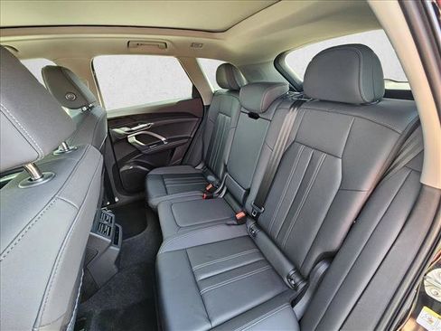 Certified 2025 Audi Q5 Premium AWD/4WD image 16
