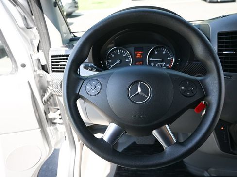 Used 2014 Mercedes-Benz Sprinter 3500 image 2