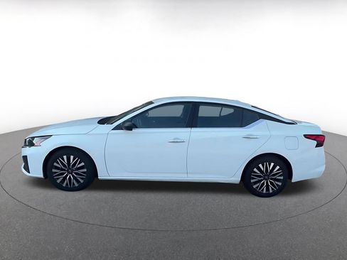 Used 2025 Nissan Altima 2.5 SV FWD image 7