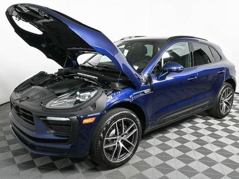 Certified 2025 Porsche Macan image 31