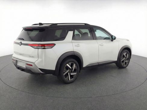 Used 2025 Nissan Kicks SV FWD image 9