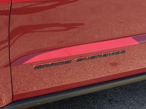 Certified 2021 Jeep Grand Cherokee Trailhawk w/ Trailhawk Luxury Group image 13