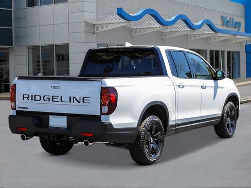 New 2026 Honda Ridgeline Black Edition image 4