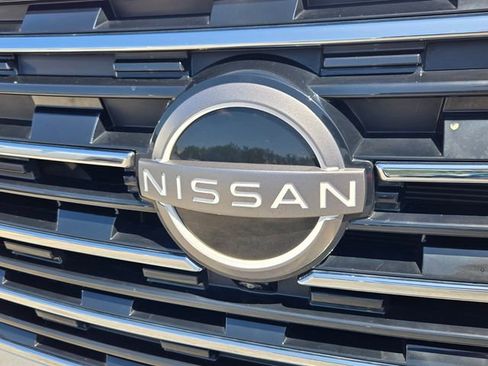 Used 2024 Nissan Rogue SL FWD image 12