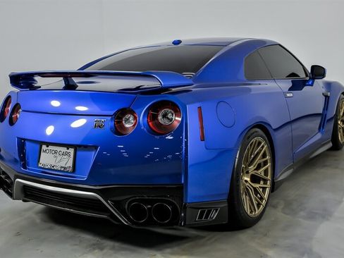 Used 2020 Nissan GT-R Premium AWD/4WD image 12