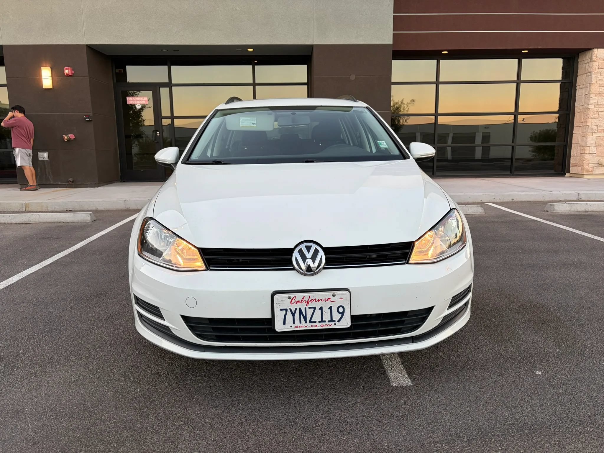 Used 2017 Volkswagen Golf S FWD image 3