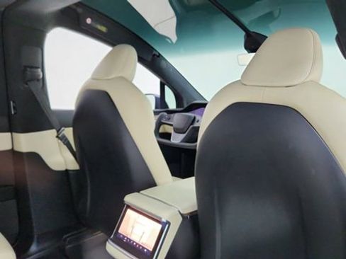 Used 2023 Tesla Model X image 25