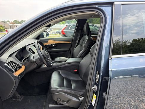Used 2022 Volvo XC90 T6 Momentum w/ Advanced Package AWD/4WD image 7