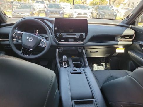 Used 2025 Toyota Grand Highlander AWD Hybrid image 9