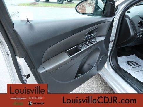 Used 2016 Chevrolet Cruze LT w/ Technology Package FWD image 15