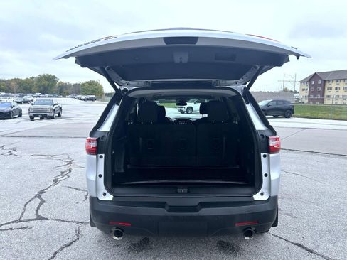 Used 2021 Chevrolet Traverse LT image 23