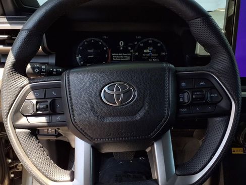 Certified 2025 Toyota Tacoma Limited AWD/4WD image 13