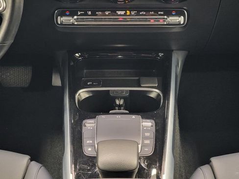 Used 2023 Mercedes-Benz GLB 250 4MATIC image 24